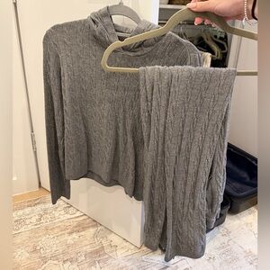 Uniqlo Gray Knit Sweater & Sweatpants